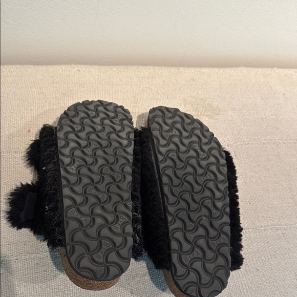 Birkenstock black shearling fuzzy big buckle Arizona slides sandals 37 - Picture 4 of 7